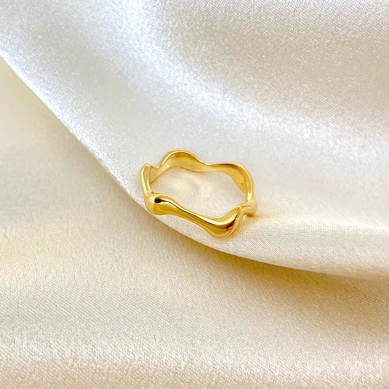 High Quality Waterproof Stainless Steel Wave Signet Rings for Ladies Tarnish Free Jewelry Dainty Thin Bold Rings Gift